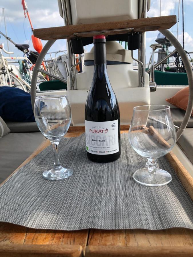 Stay Only Or Sailaway With Friends And Family Have More Fun Medemblik Exterior foto